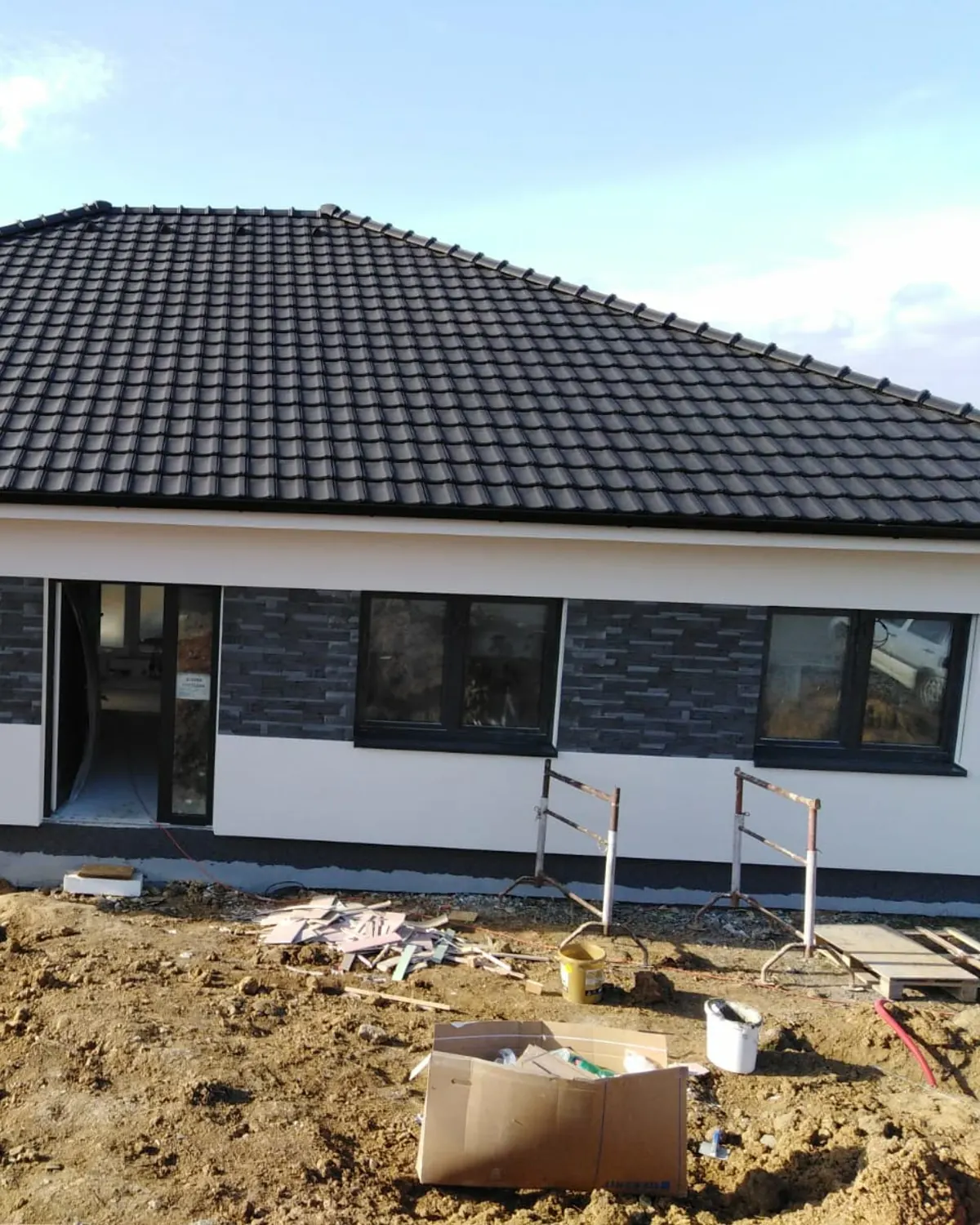 Zateplená fasáda bungalovu s valbovou střechou